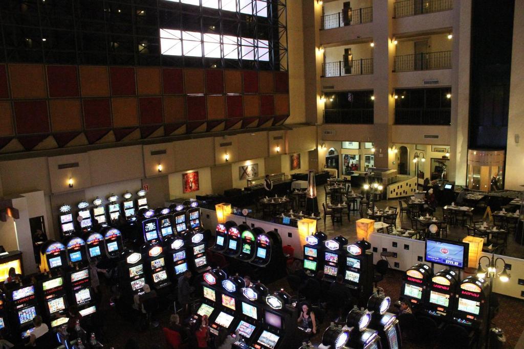 Pueblo Amigo Hotel Plaza Y Casino Tijuana Bagian luar foto